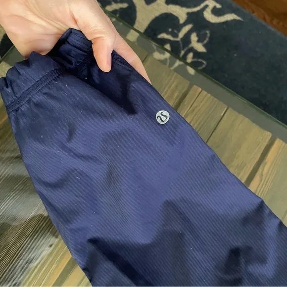 Lululemon Athletica Navy studio crop - Picture 6 of 6